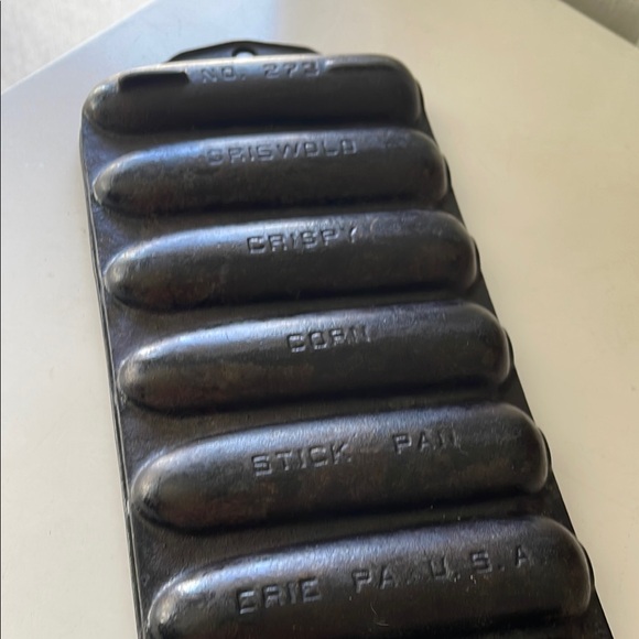 VTG Griswold Black Cast Iron Crispy Cornbread Pans No 273 sold as a set - Picture 5 of 7